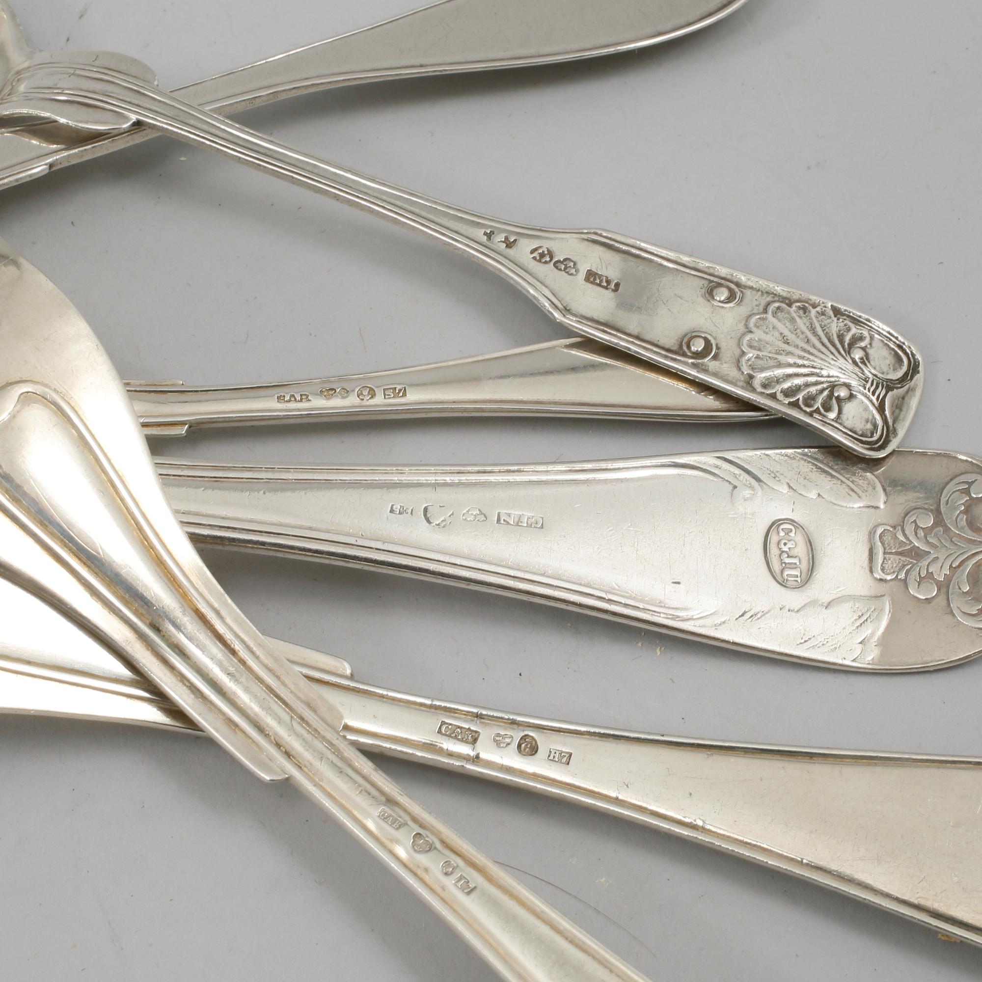 PART SILVER, 13 delar, 1800-talets början till 1900-talets början, total vikt exklusive glas 482 gram.
