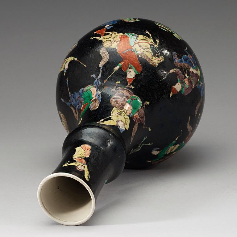 A famille noire vase, late Qing dynasty (1644-1912).