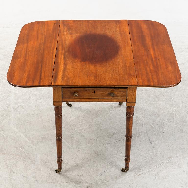 Bord med klaffar, sk Pembroke table, 1800-tal.