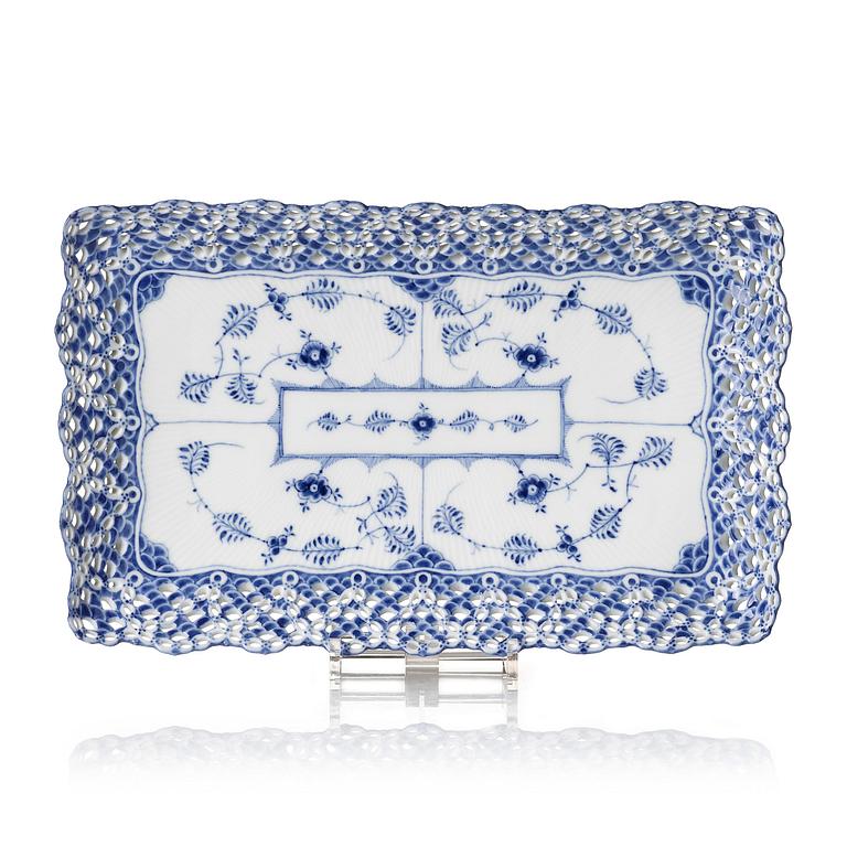 A Royal Copenhagen 'Musselmalet' / 'blue fluted full lace' tray, Denmark, 1893-1900.