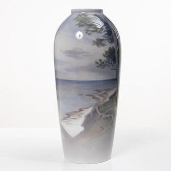 Bing & Gröndal, vase, porcelain, model 4555.