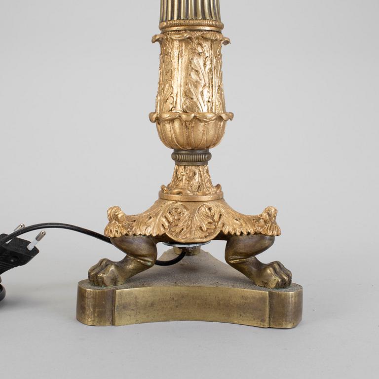 BORDSLAMPA, empirestil, omkring år 1900.