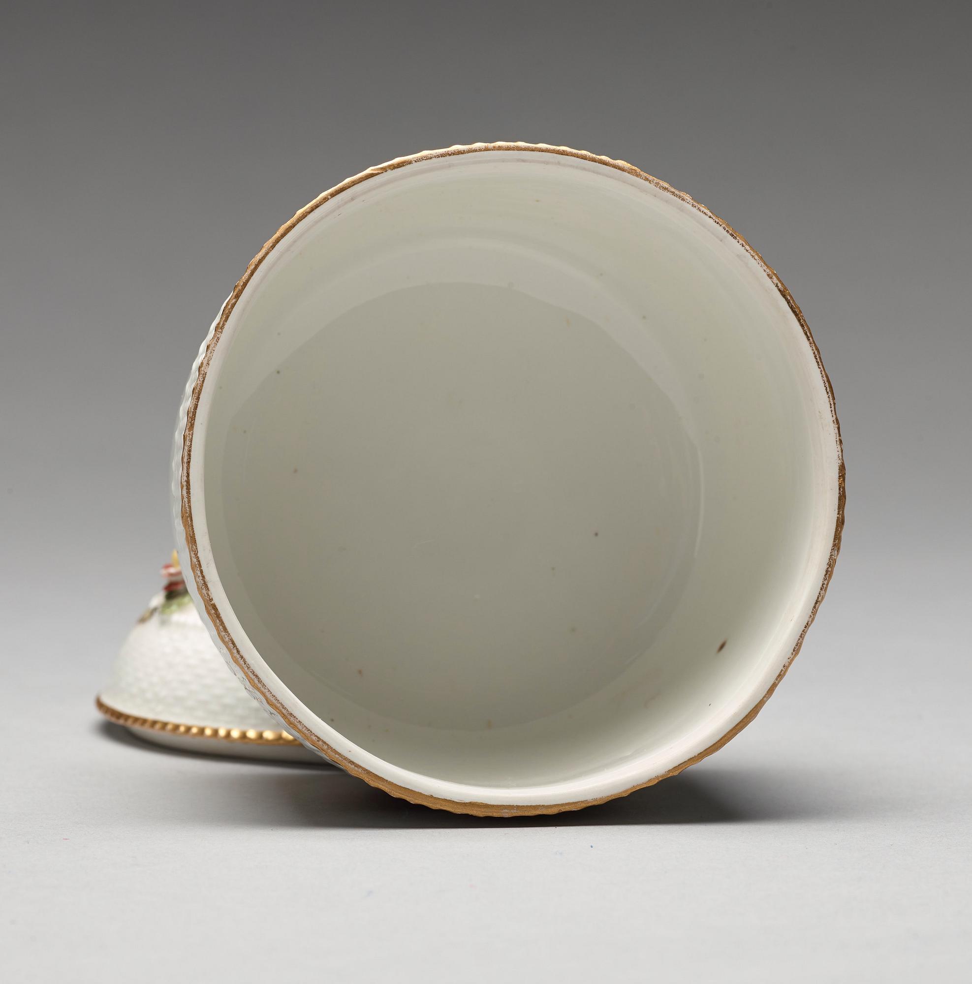 A Meissen bowl with cover, 1740/50's.