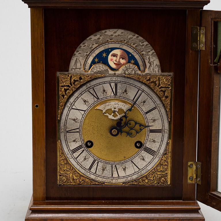 John Smith, London, 1900-tal, table clock.