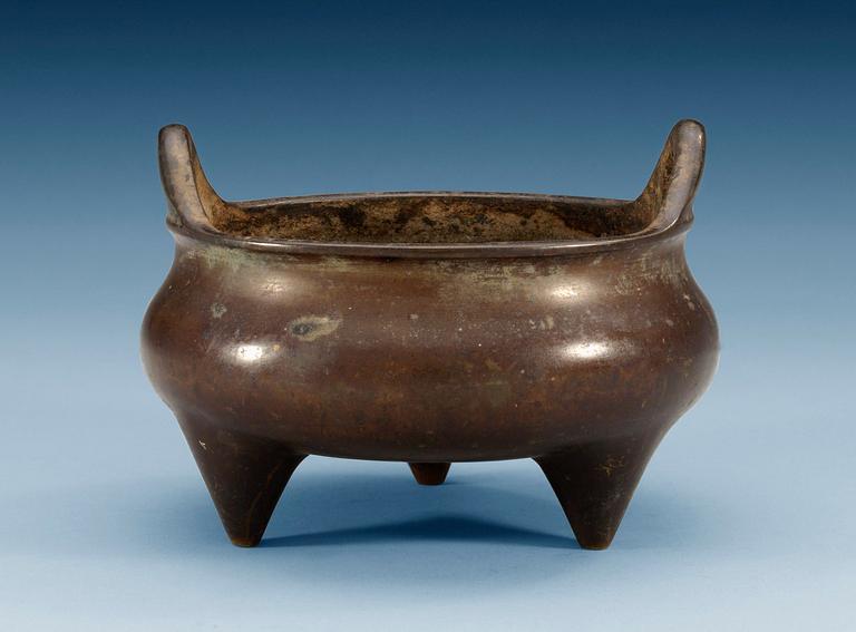 A bronze tripod censer, Qing dynasty (1644-1912) with archaistic seal mark.