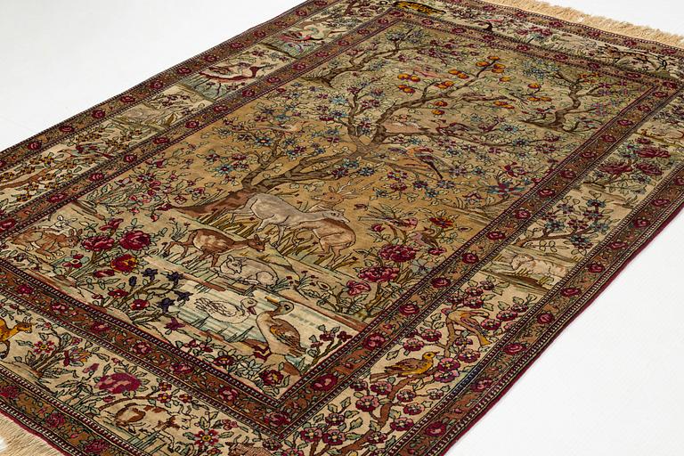 A rug, antique/semi-antique, Esfahan, ca 203 x 141-145 cm.