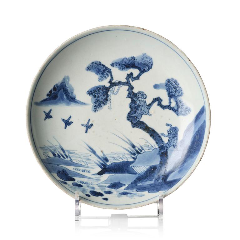 A blue and white dish, Tianqi/Chongzhen, mid 17th century.