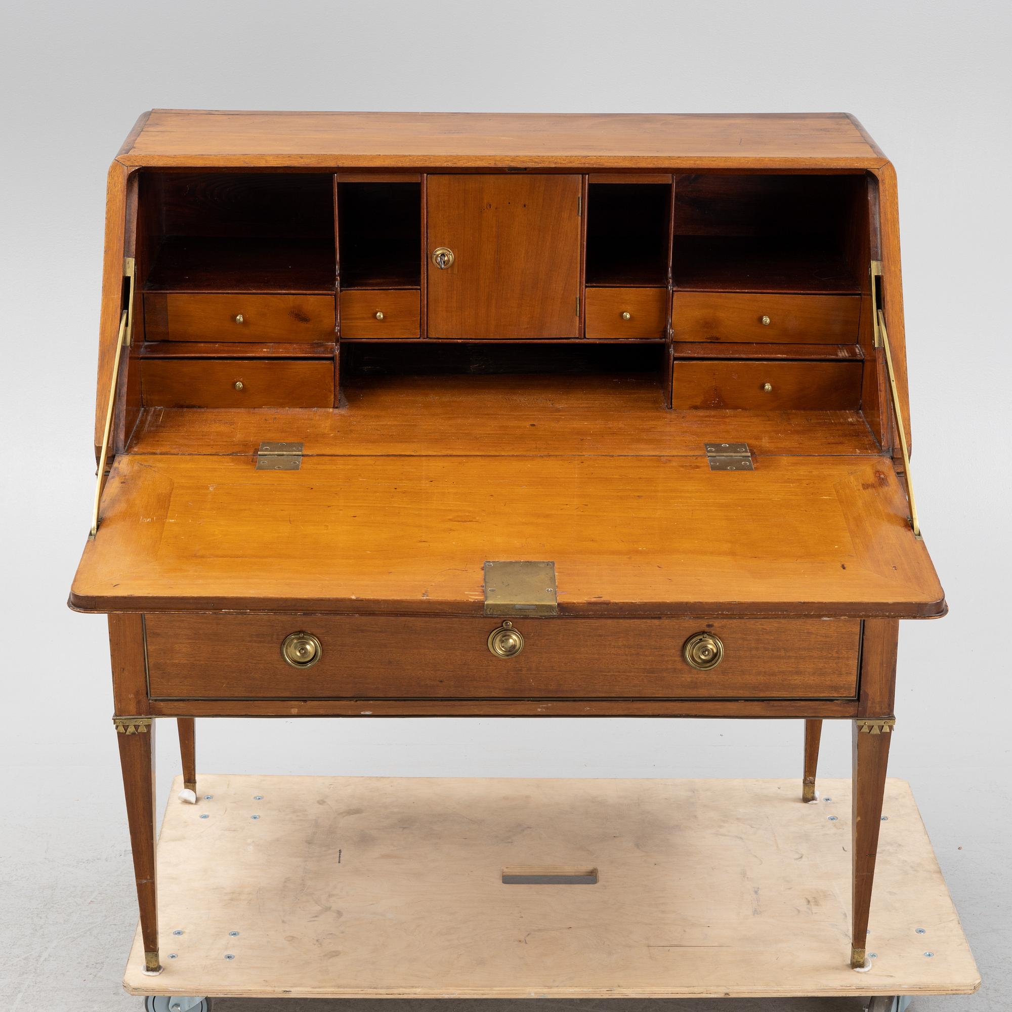 A late Gustavian mahogany secretaire from the early 19th century.