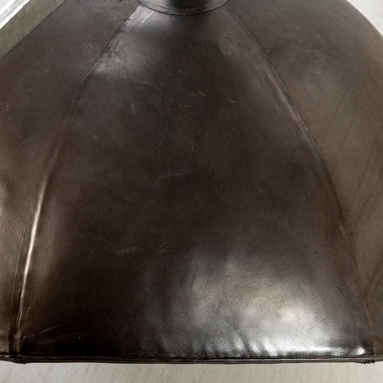 An Arne Jacobsen, aluminium and leather armchair, "Ägget" for Fritz Hansen designed in 1958.