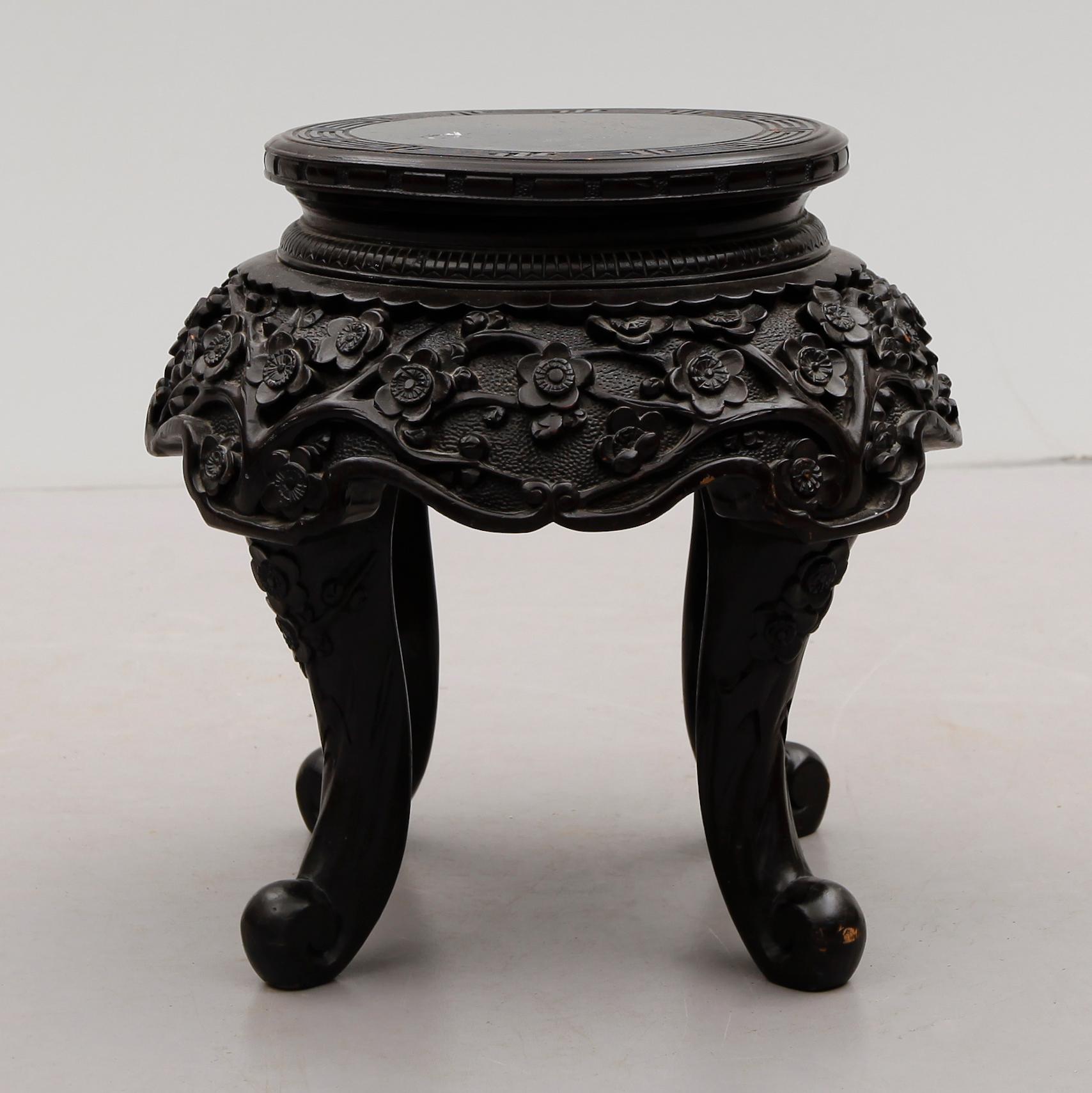 PIEDESTAL, orientalisk, 1900-tal.