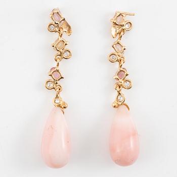 Örhängen, Mandelstam, 18K guld med rosa opaler, rosa turmaliner och briljantslipade diamanter.