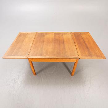 A Børge Mogensen teak coffee table model 5362, alter part of the 20th century.