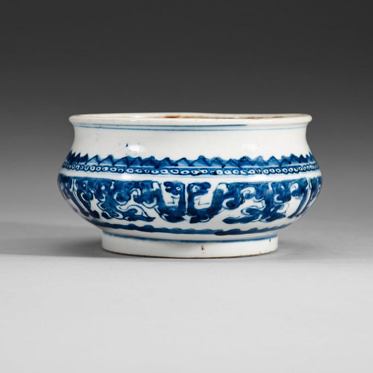 RÖKELSEKAR, porslin. Qingdynastin, Kangxi (1662-1722).