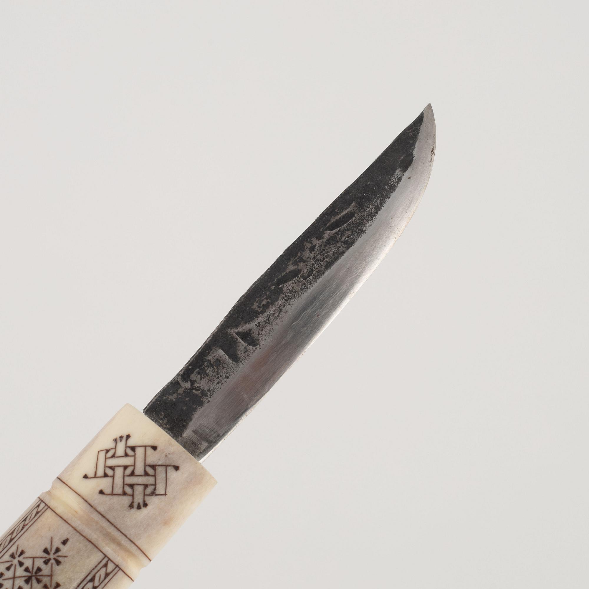 Kjell-Åke Kitok, helhonrskniv, monogramsignerad.