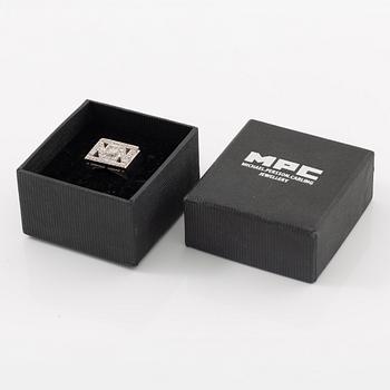 Ring, 18K white gold set with brilliant-cut diamonds.