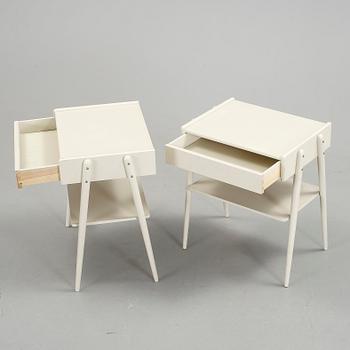 SÄNGBORD, grålackerade, 1950-tal.