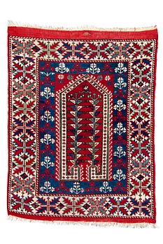 32. AN ANTIQUE  TURKISH PRAYER CARPET.