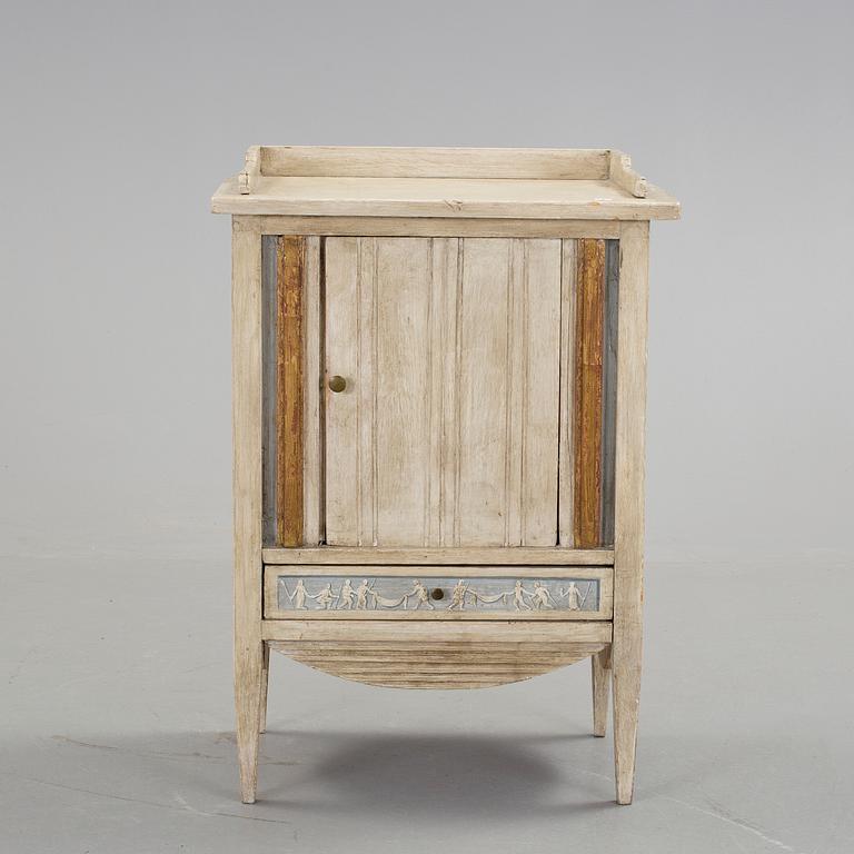 POTTSKÅP, gustaviansk stil, sannolikt 1800-talets sista kvartal.