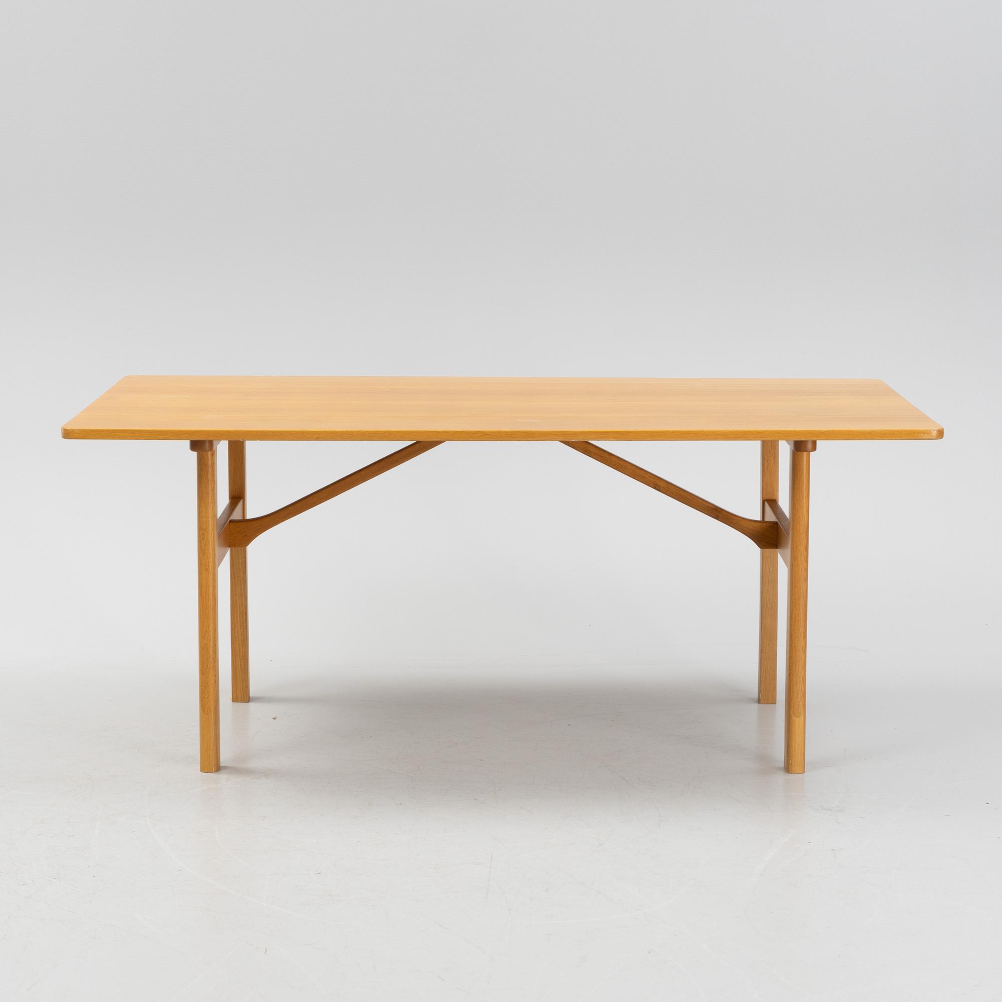 Børge Mogensen, a model 6284 oak dining table, Fredericia Stolefabrik, Denmark.
