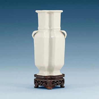 1364. DUBBELVAS, blanc de chine. Qing dynastin.