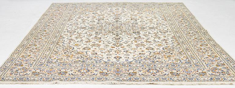 A Keshan carpet, central Iran, c. 345 x 240 cm.