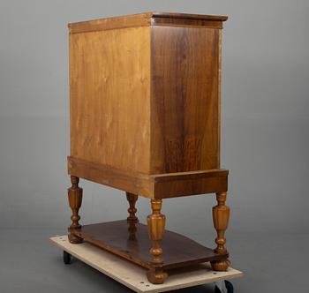 SKÅP, märkt Nordiska Kompaniet, 1920-1930-tal.