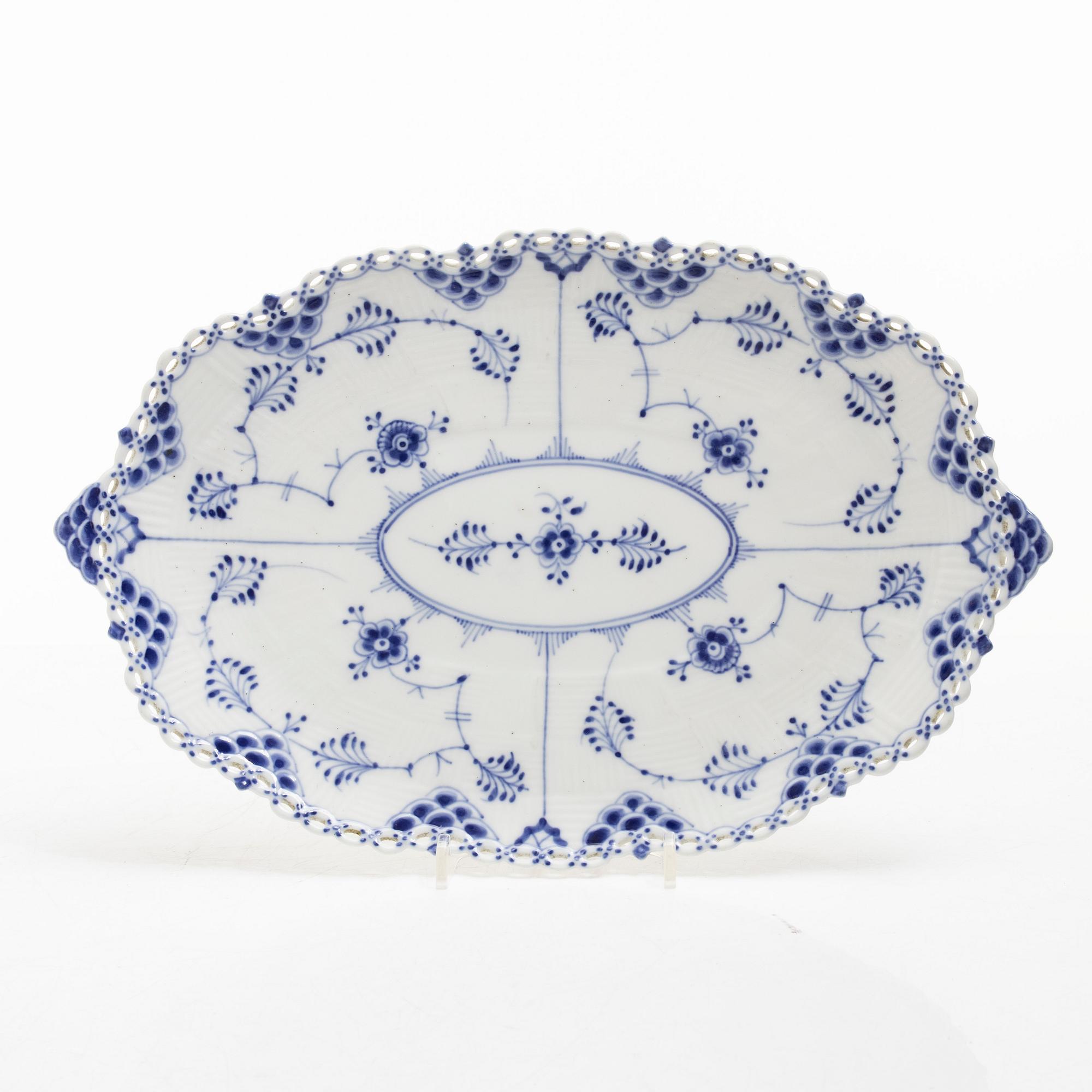 Royal Copenhagen, A model 1060 'Blue fluted' full lace porcelain platter, Denmark, 1889-1922.