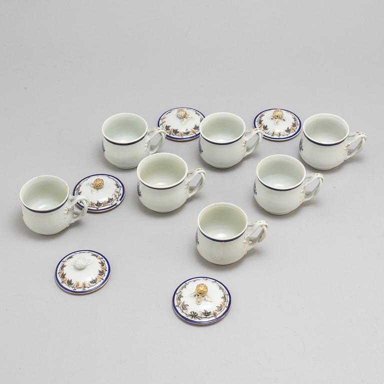 Seven porcelaine custard cups, China, circa 1800.