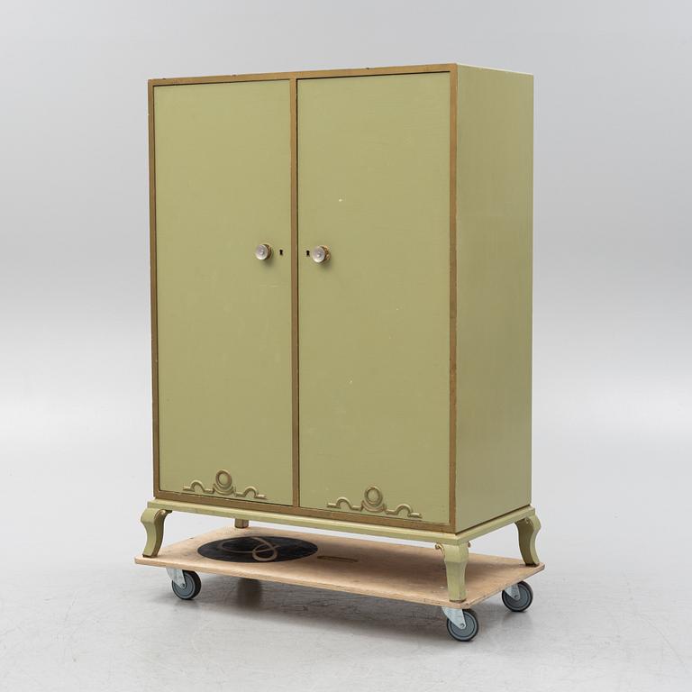 A Swedish cabinet, 1930's/30's.
