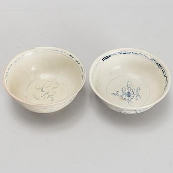 Two Vietnamese bowls, 16th / 17th Century.