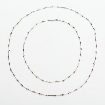 Halsband, 2 st, sterlingsilver. Lapponia 1976 och 1978.
