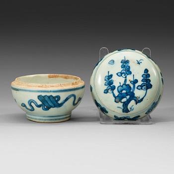 295. A blue and white box with cover, Ming dynasty, Wanli (1573-1619).
