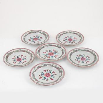 A set of six Chinese famille rose export porcelain plates, Qing dynasty, 18th century.