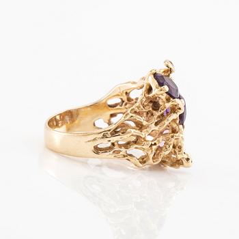 14K gold ring with amethysts and a round brilliant-cut diamond.