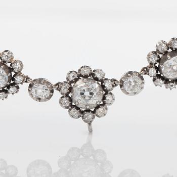 A circa 18.00 ct Victorian old-cut diamond necklace.