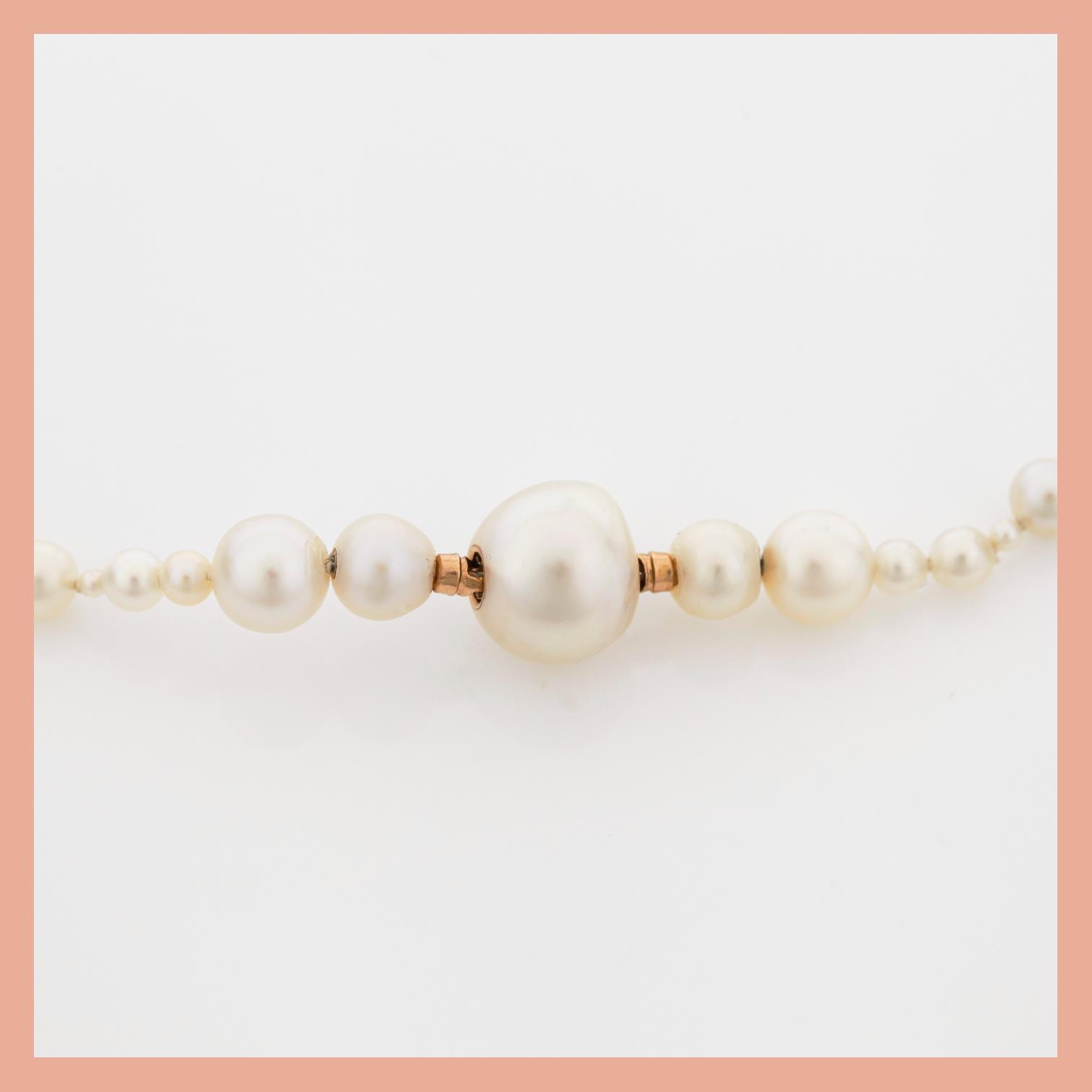 COLLIER med odlade samt troligen äkta pärlor i varierande storlekar. Ø 10 - 1.5 mm.