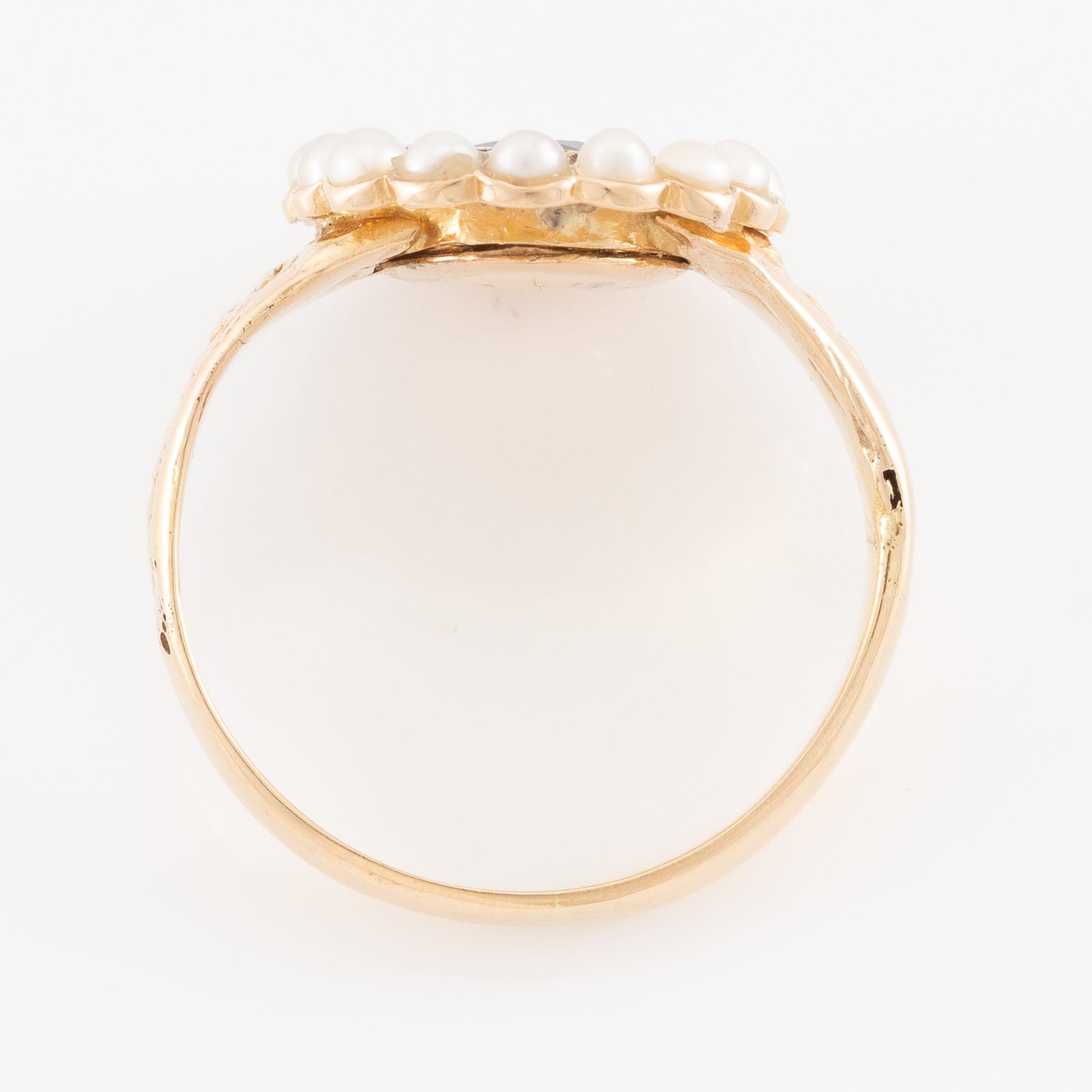 Ring, 18K gold with pearls and red stone.
