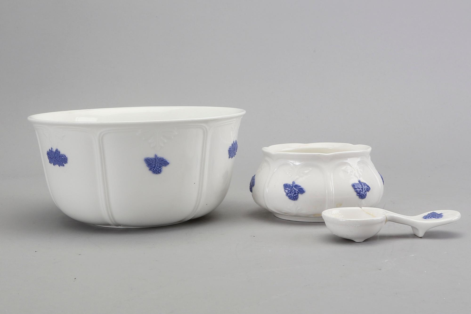 Servis 44 dlr "Blå Blom" Gustavsberg 1900-talets andra hälft porslin.