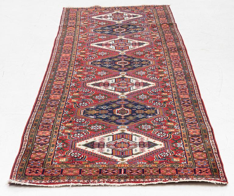 An oriental runner carpet, c. 266 x 89 cm.