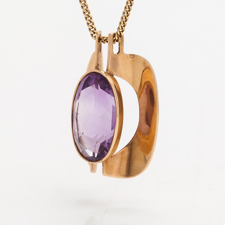 Eero Rislakki, A 14K gold necklace with an amethyst. Westerback, Helsinki 1960.