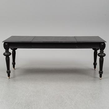 A dining table with an additional leave from around year 1900.