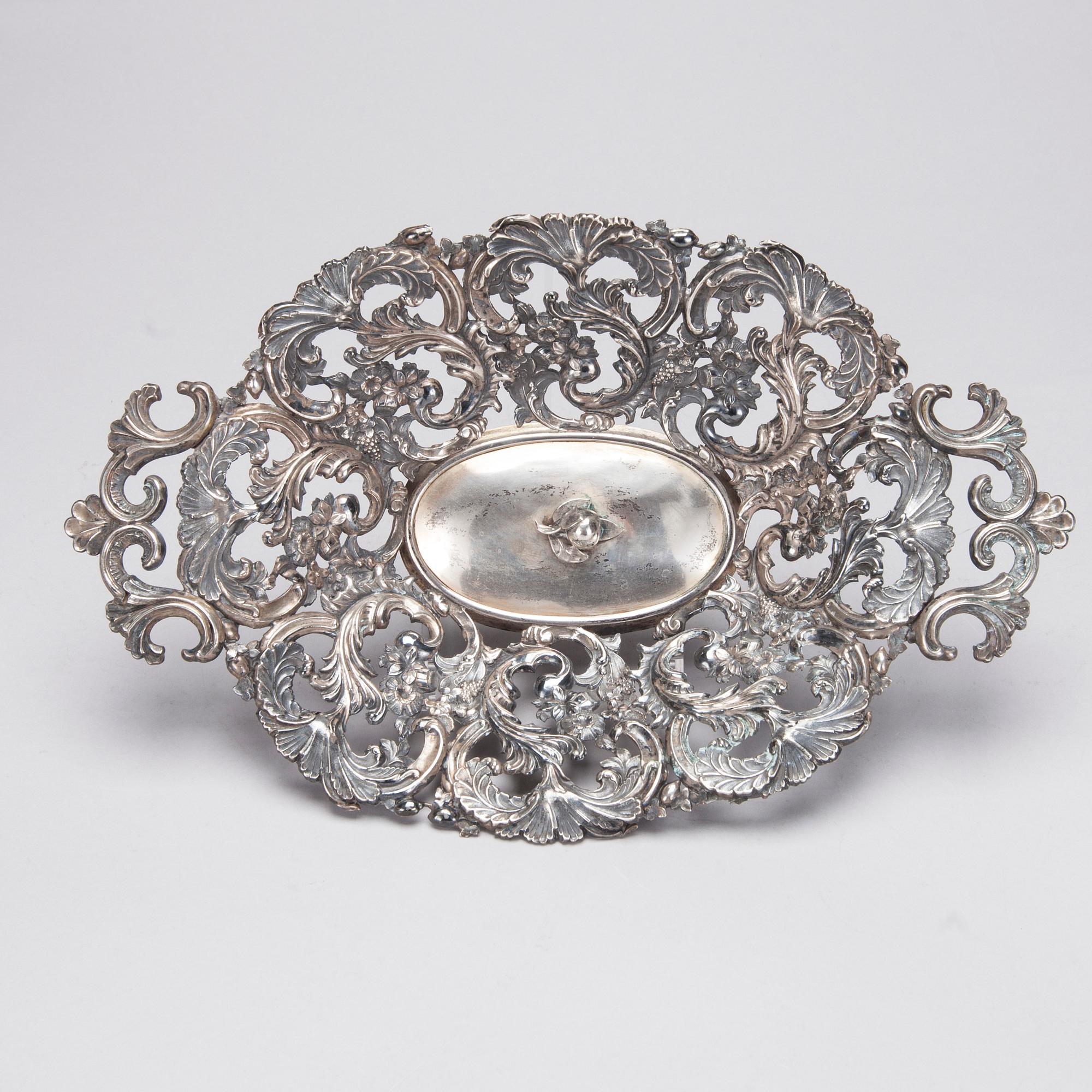 DEKORATIONSFAT, silver, Mellaneuropa, 1800-talets slut. Vikt 294 g.