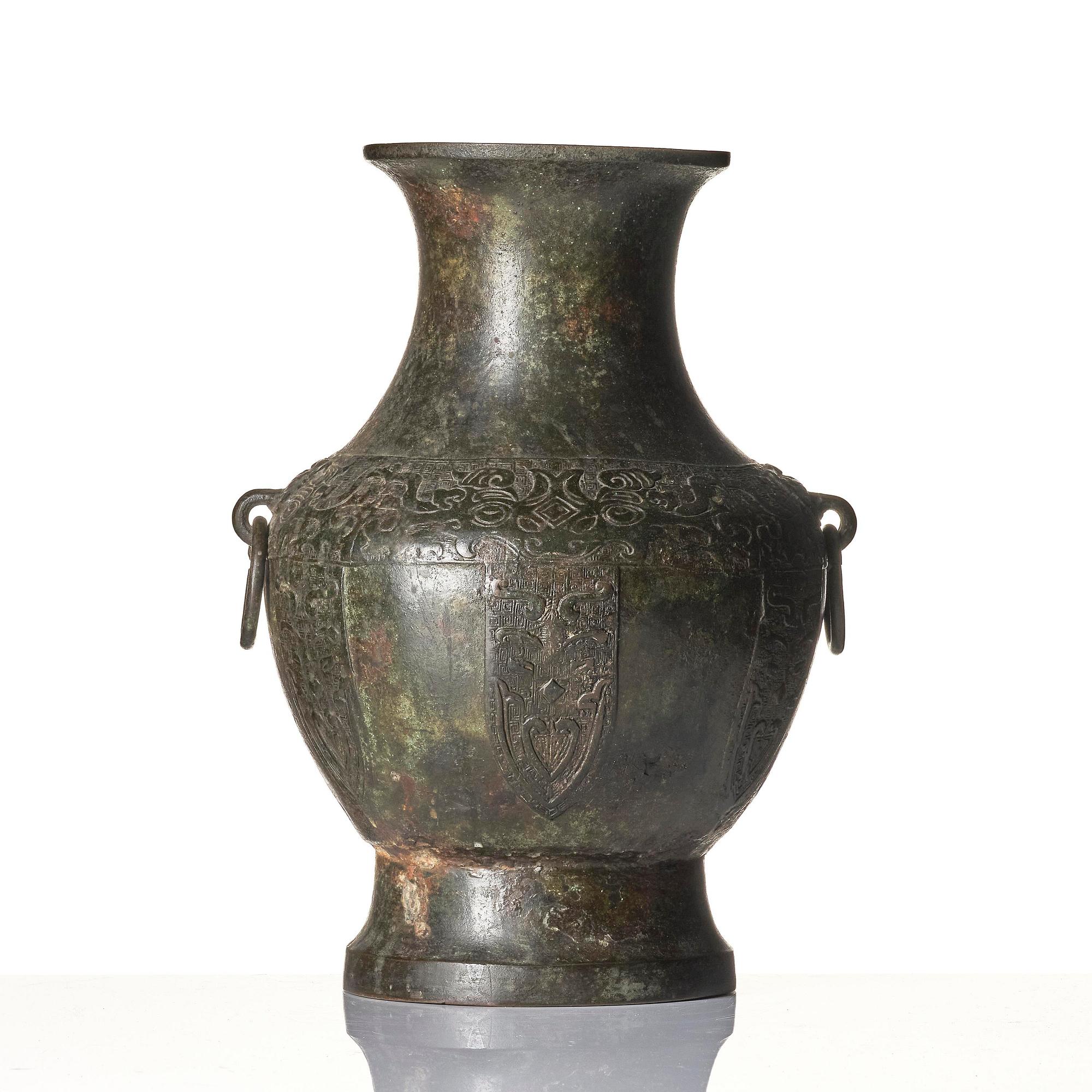 A large archaistic bronze wine vessel, Hu, Ming dynasty (1368-1644).