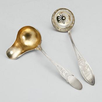 STRÖSKED sam SÅSSLEV, silver, otydliga stämplar, 1800-tal. Vikt ca 93 gram.