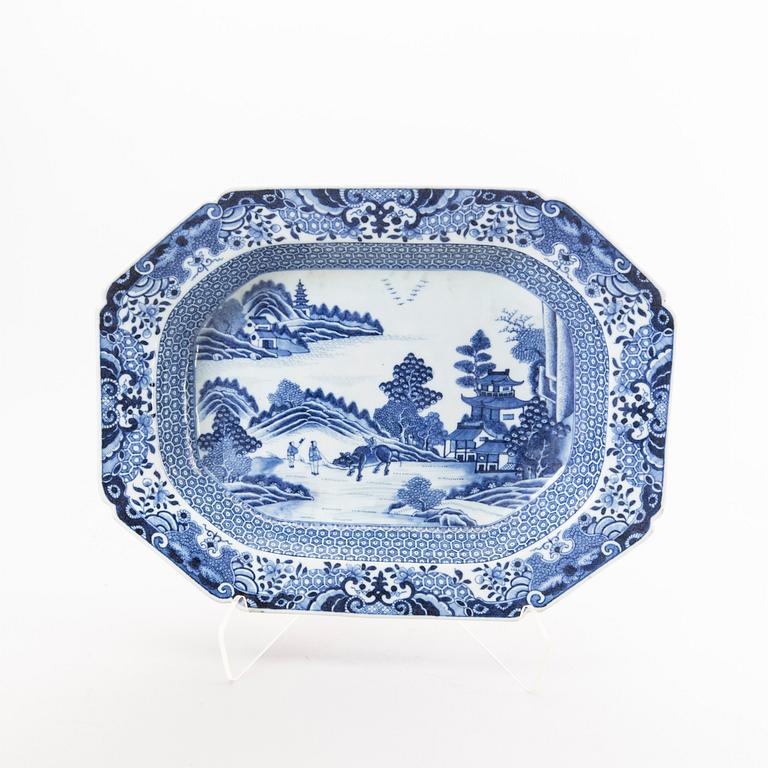 A Chinese Qianlong porcelain tureen with cover and stand.