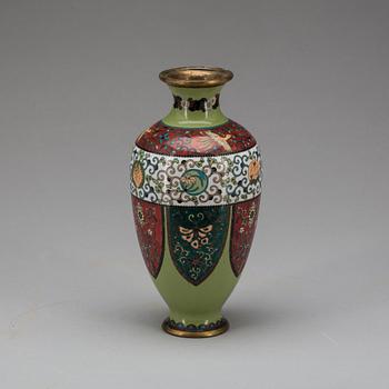 VAS, Cloisonne, Japan. Sekelskiftet 1900.