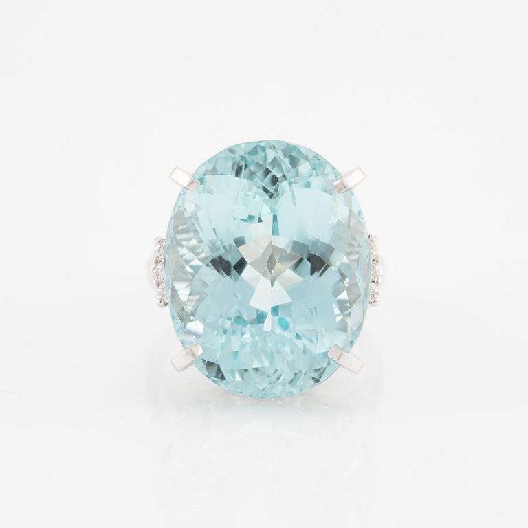 Ring, cocktail ring, platinum with aquamarine and brilliant-cut diamonds.