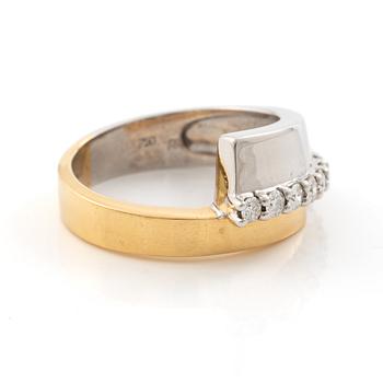 Ring, 18K gold and white gold with brilliant-cut diamonds.