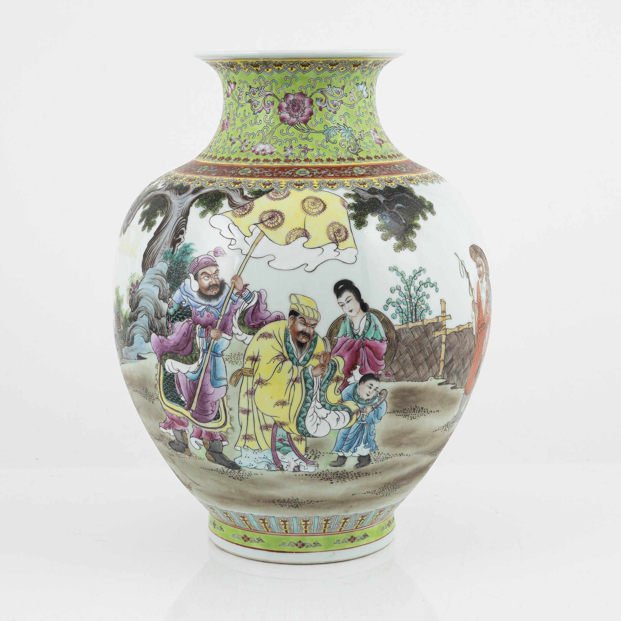A Chinese porcelain vase from the 21th century.