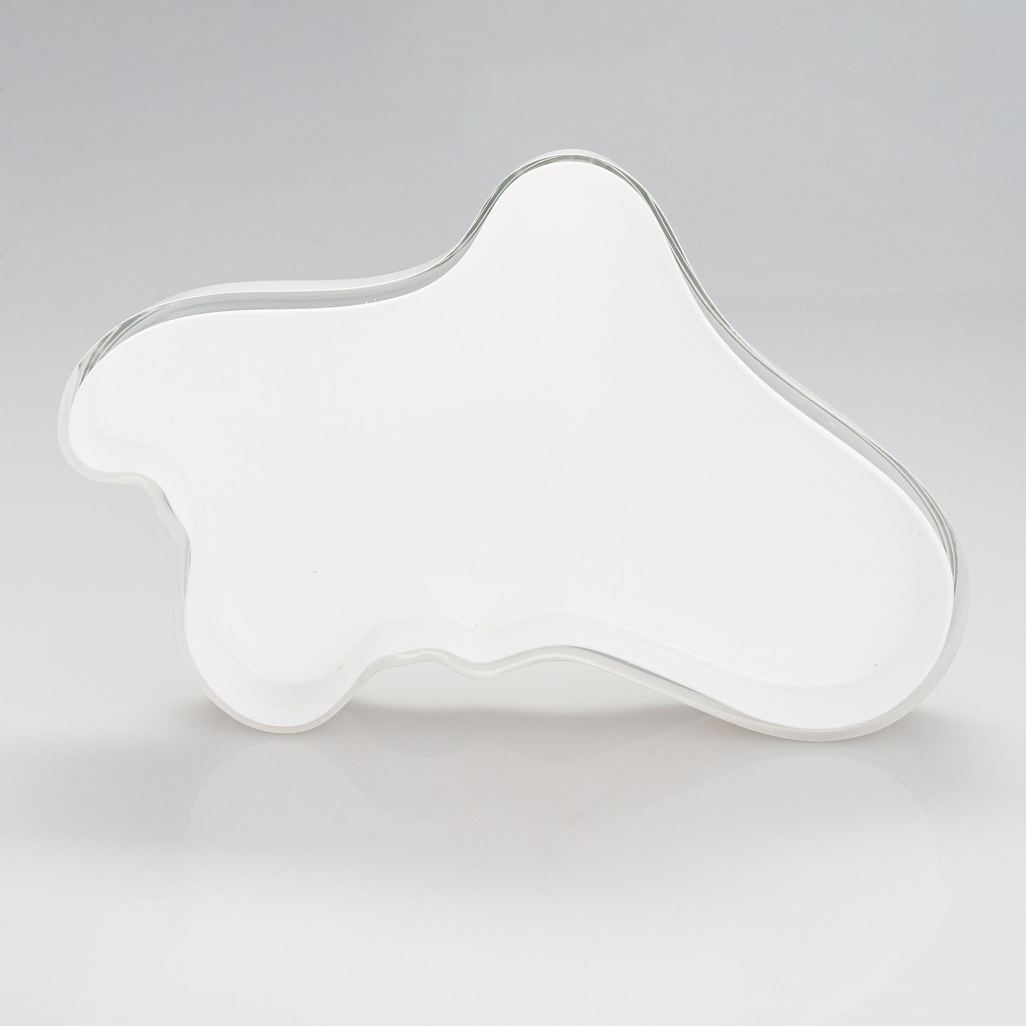 Alvar Aalto, A '3028' dish signed Alvar Aalto Iittala, 87/1985.
